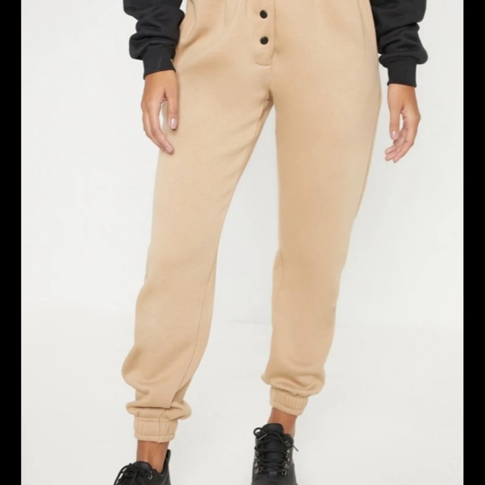 Pretty Little Thing sweatpants